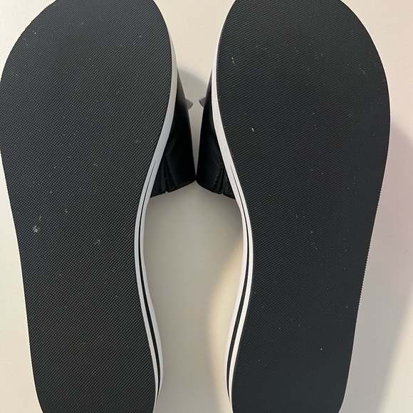 Michael Kors Black flowered sandals - Picture 5 of 7